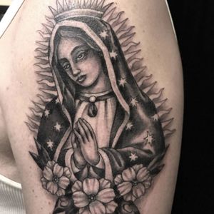 Completed piece by Ray Jerez ! #virgendeguadalupe #virginmary #nyctattoo #rayjerez #inbornink #inborntattoo #LES