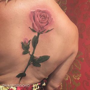 Tattoo feita pela tatuadora Marília da Equipe Kiko Tattoo. #kikotattoorio #roses #flower #realistic #braziliantattooartist