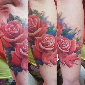 Tattoo by Kelly Harris from our Midway Rd location. Come by and see him at Legacy Arts Tattoo #2 if you'd like a consultation. Thanks. #legacyartstattoo #legacyarts #dallastattoo #texastattoo #dallastx #dallasartist #dallas #floraltattoos #floral #rose #roses #watercolor
