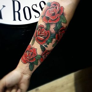 Tatuador Fabiano Notes. Cobertura #coverup
#tradicional #rose #rosa #art #flowers #flores #flor #colortattoo #traditional