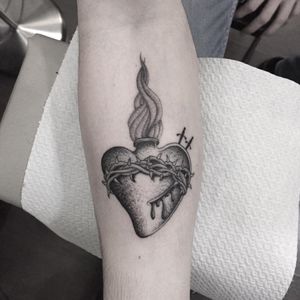 By MATTEO FLASHETTO #sacredheart #heart #blackandgrey