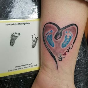 There is no foot too small that it cannot leave an imprint on this world #babyangels #tinyfeet #footprint 