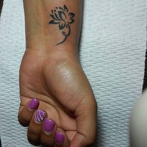 Done at Tattoo 8 Tee #blackwork #flower #simple #minimalistic #blckwrk 