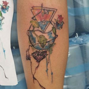 Watercolor tattoo by Jimmy Orozco #watercolor #jimmyorozco #born4ink #globe #flowers