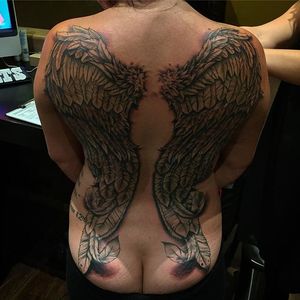 Had fun with Miranda's wings tattoo. She's a champ. One more highlight/grey white session #backtattoo #angelwings #albuquerquetattoos
#wings