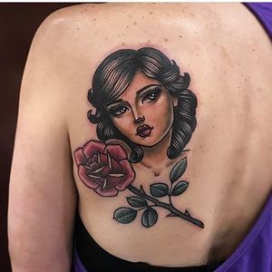 Réalisé par Gi Gi #woman #rose