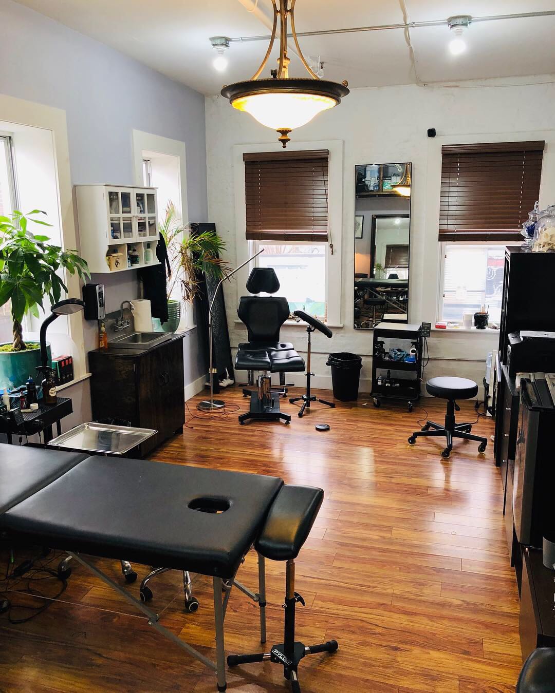 Aggregate 74+ home tattoo studio setup super hot in.cdgdbentre