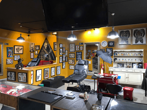 Flash Black Tattoo Studio