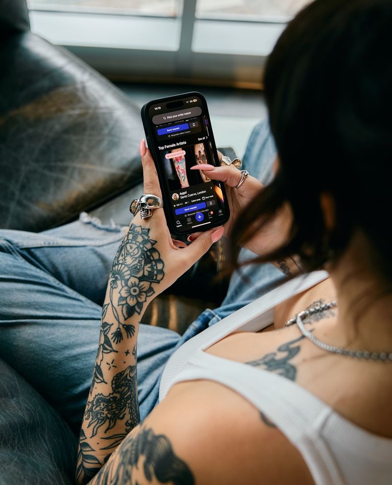 Tattoo artist booking a client on the Tattoodo app