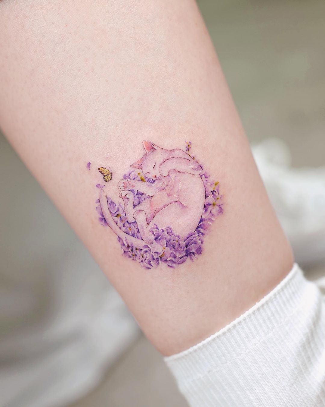 Chris Donnelly Tattoos - Little #lavender #ankle #tattoo love these little  delicate pieces #3rl #linework #linetattoo #ankletattoo #dynamicink  #fusionink | Facebook