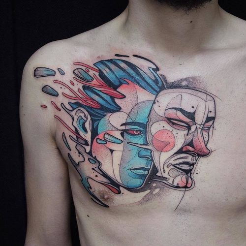 Chest tattoo by Kati Berinkey #KatiBerinkey #chesttattoo #sternumtattoo #chestpiecetattoo #illustrativo #ritratto #maschera #colore #clown #surreale #pectattoo