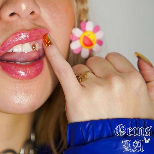 Tooth gems by Gems LA #GemsLA #toothgems #toothbling #diamond #toothjewel #permanentmakeup #semipermanentmakeup #bodymod