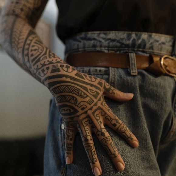 simple tribal hand tattoo